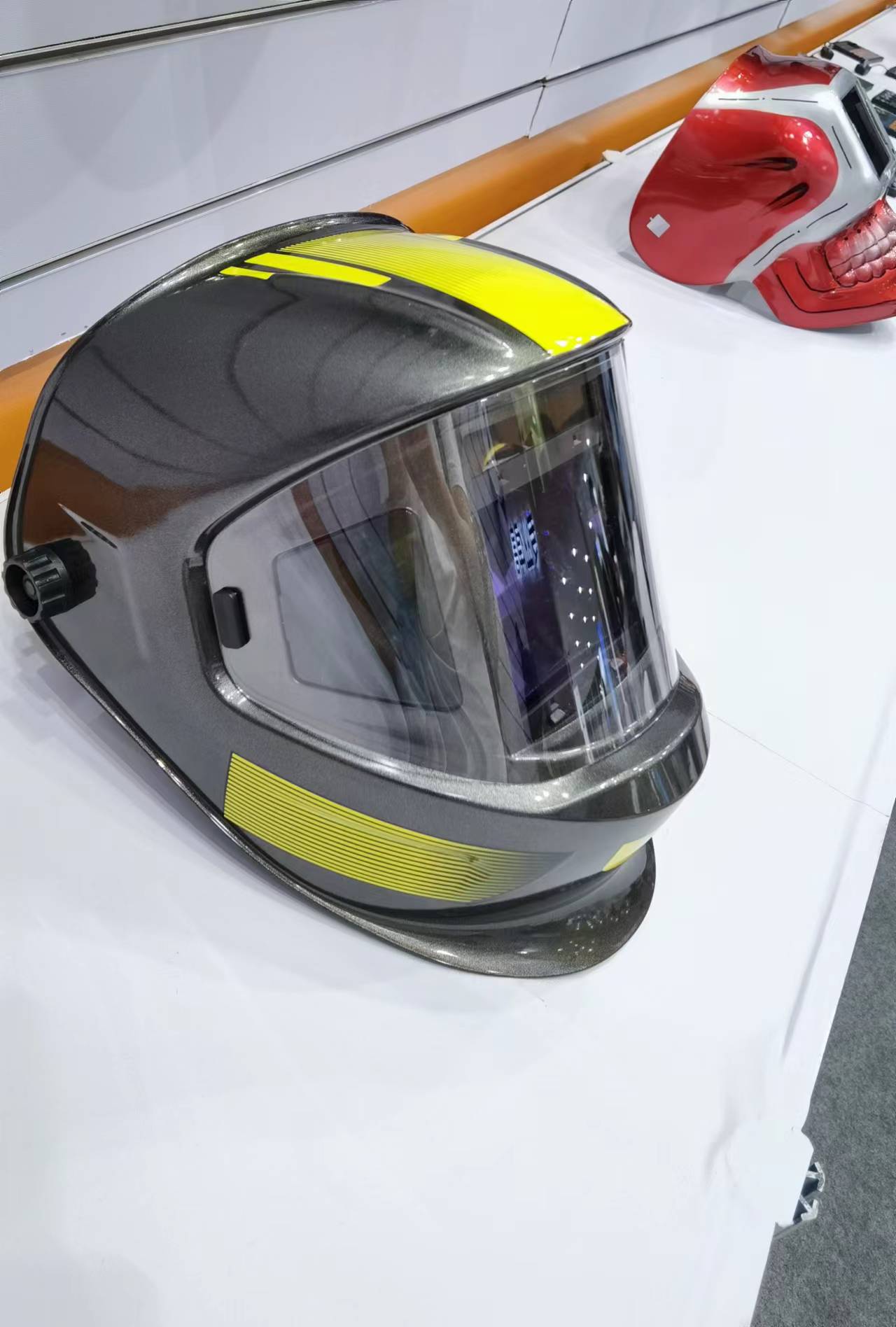 Large Viewing Screen Solar Power Auto-darkening Welding Helmet for TIG MIG Welder Made