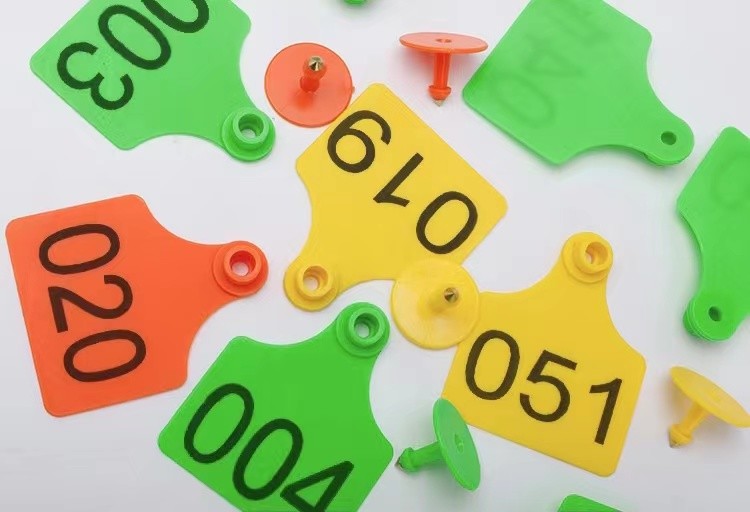 OEM ODM Livestock ID Tags TPU Custom Ear Tags For Cows 11*7.5cm
