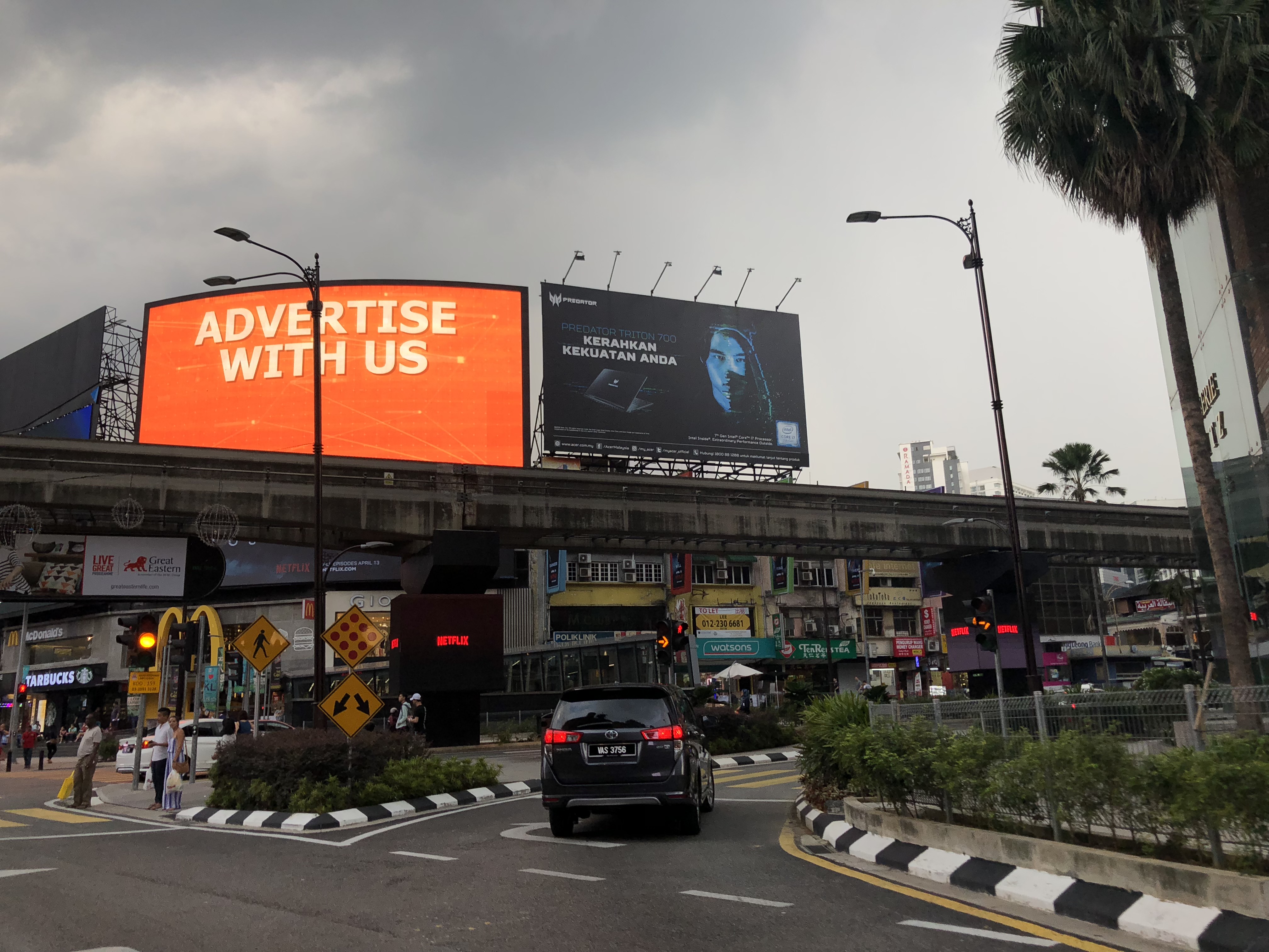 P8 P10 Full Color Double Side Dooh Display Outdoor Led Display Billboard Screen