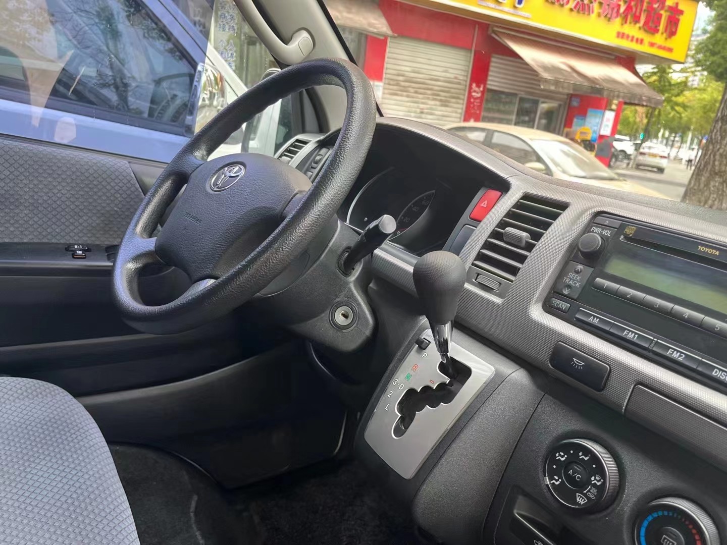 2018 Year 13 Seats Used Toyota Hiace Bus With Petrol Engine Used Mini Bus For Nigeria