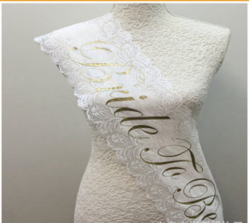 Printed logo of the ball shoulder with a wide band of laser paper shoulder to show props.