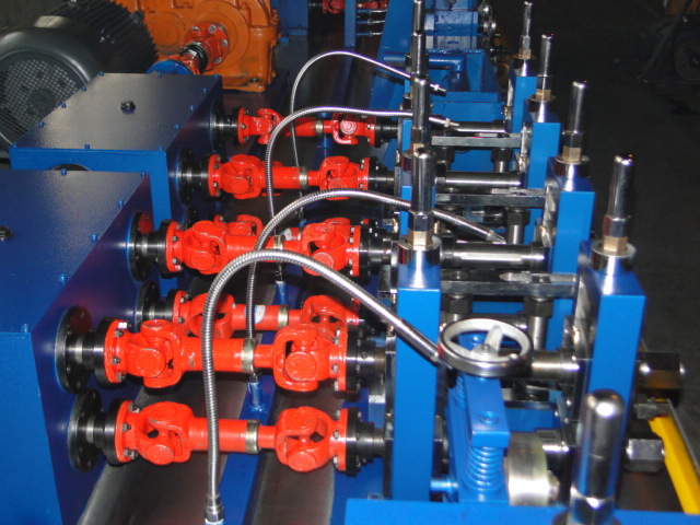 CE Downspout Pipe Roll Forming Machine 50m/min High Frequency Welded