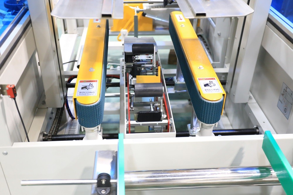 Automatic Carton Box Sealing Machine High Speed 8-16 Cartons / Minute