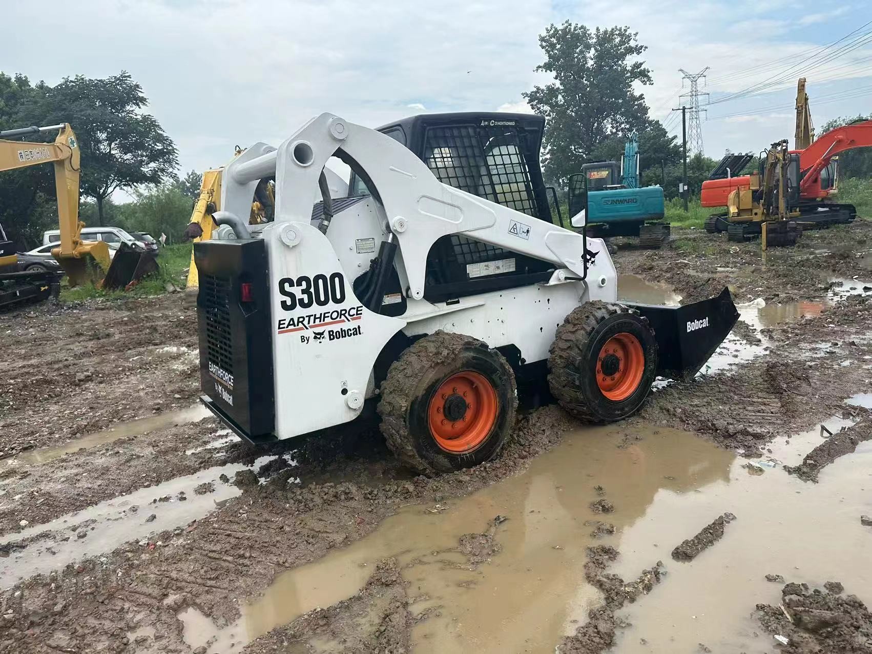 60KW Compact Used Skid Loaders Steer Bobcat S300 S160 S185 S18 S16