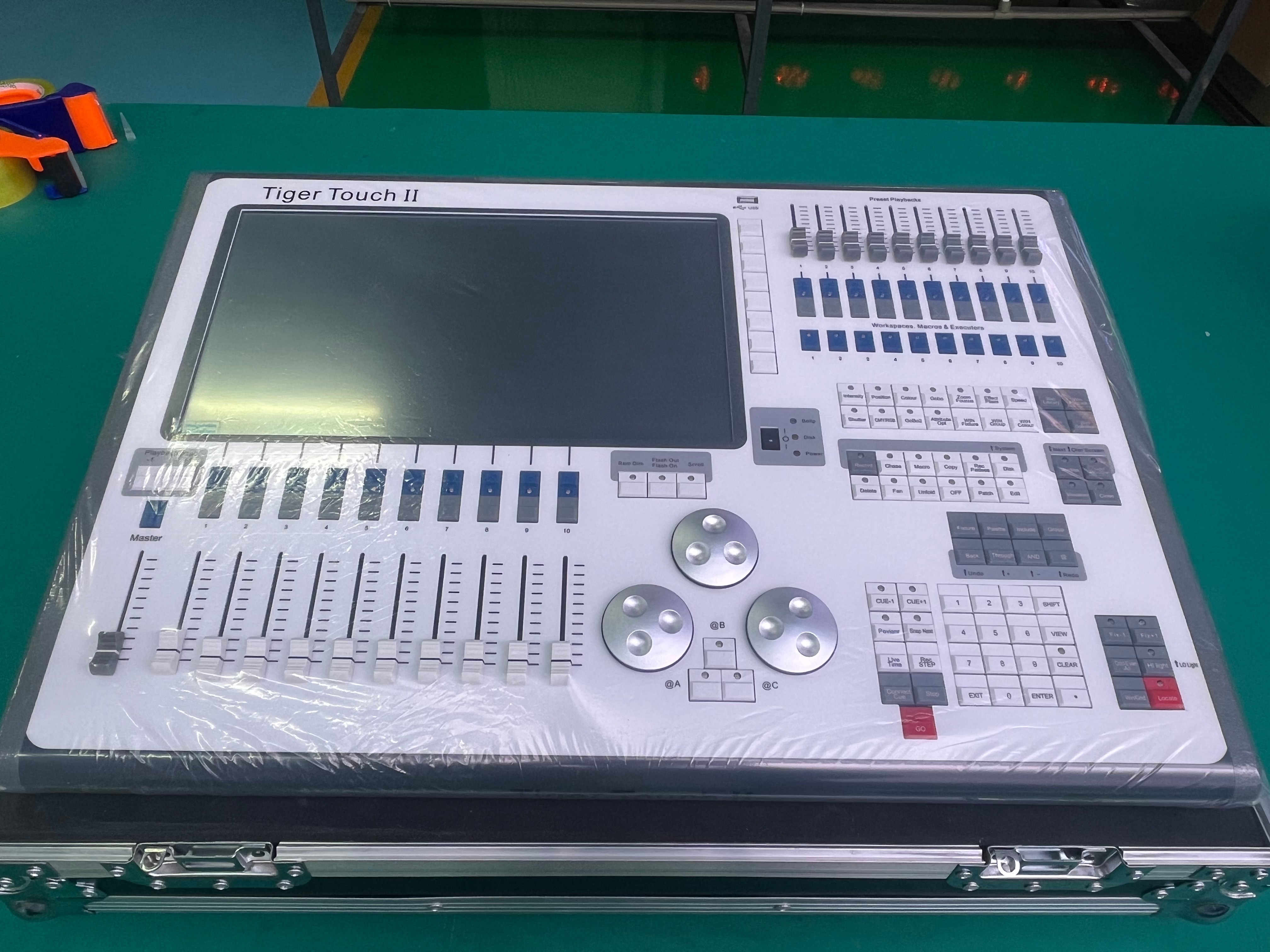 Professional V16.0 Touch Console Light Controller Stage Light DMX Dimmer Touch 2 I7 CPU 8g RAM Lighting Controller