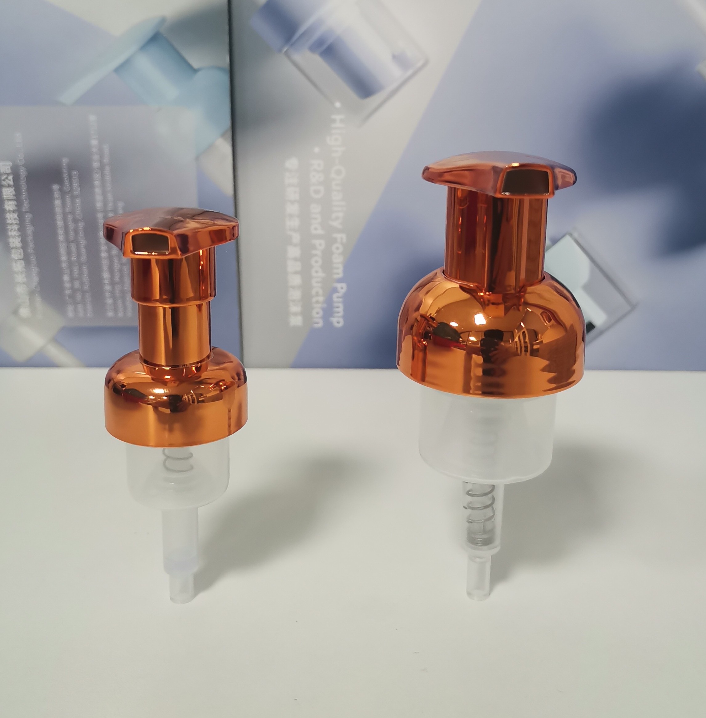 Colorful Recyclable Mini Foam Pump Dispenser 0.4 Cc Foam Output Electroplating Colour Customized Com