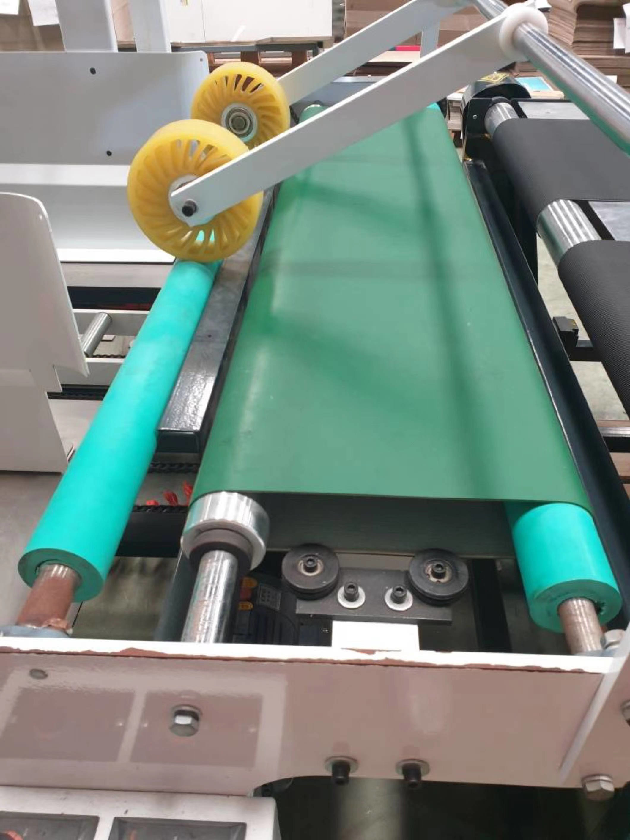 Automatic Servo Motor Litho Flute Laminator Machine Flip Flop Stacker