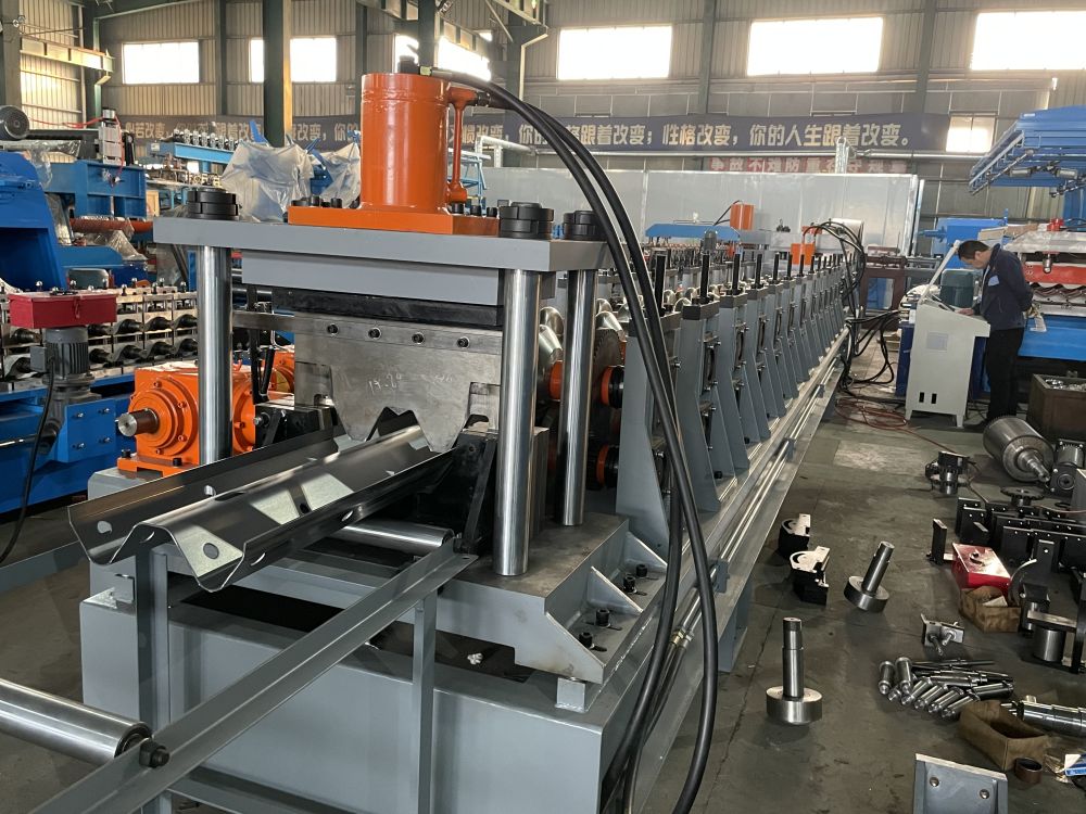 Custom W Beam Crash Barrier Machine Highway Guardrail Metal Roll Former