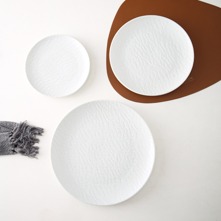 Modern relief design white round custom cheap buffet plate set ceramic for restaurant