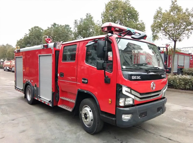 Euro 3- Euro 5 Fire Truck With Large Water Tank For Fire Fighting