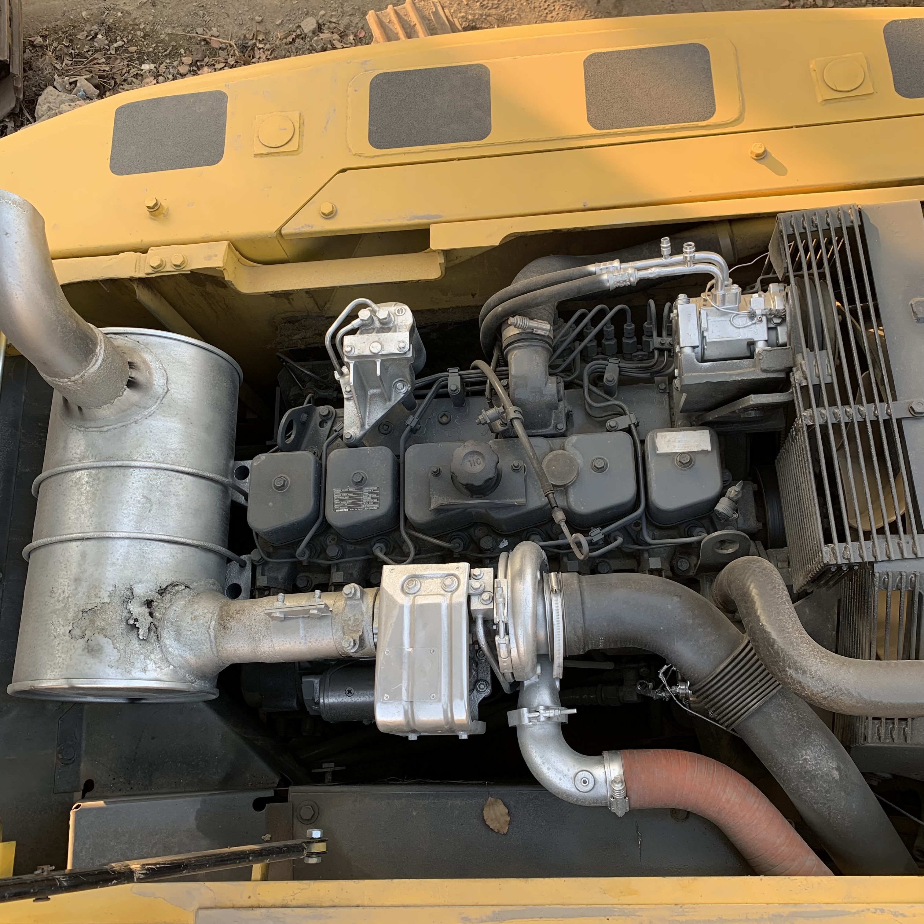 Used Komatsu Excavator Machine 20 Ton PC200 PC210 PC220 Japan Digger With Cummins Engine