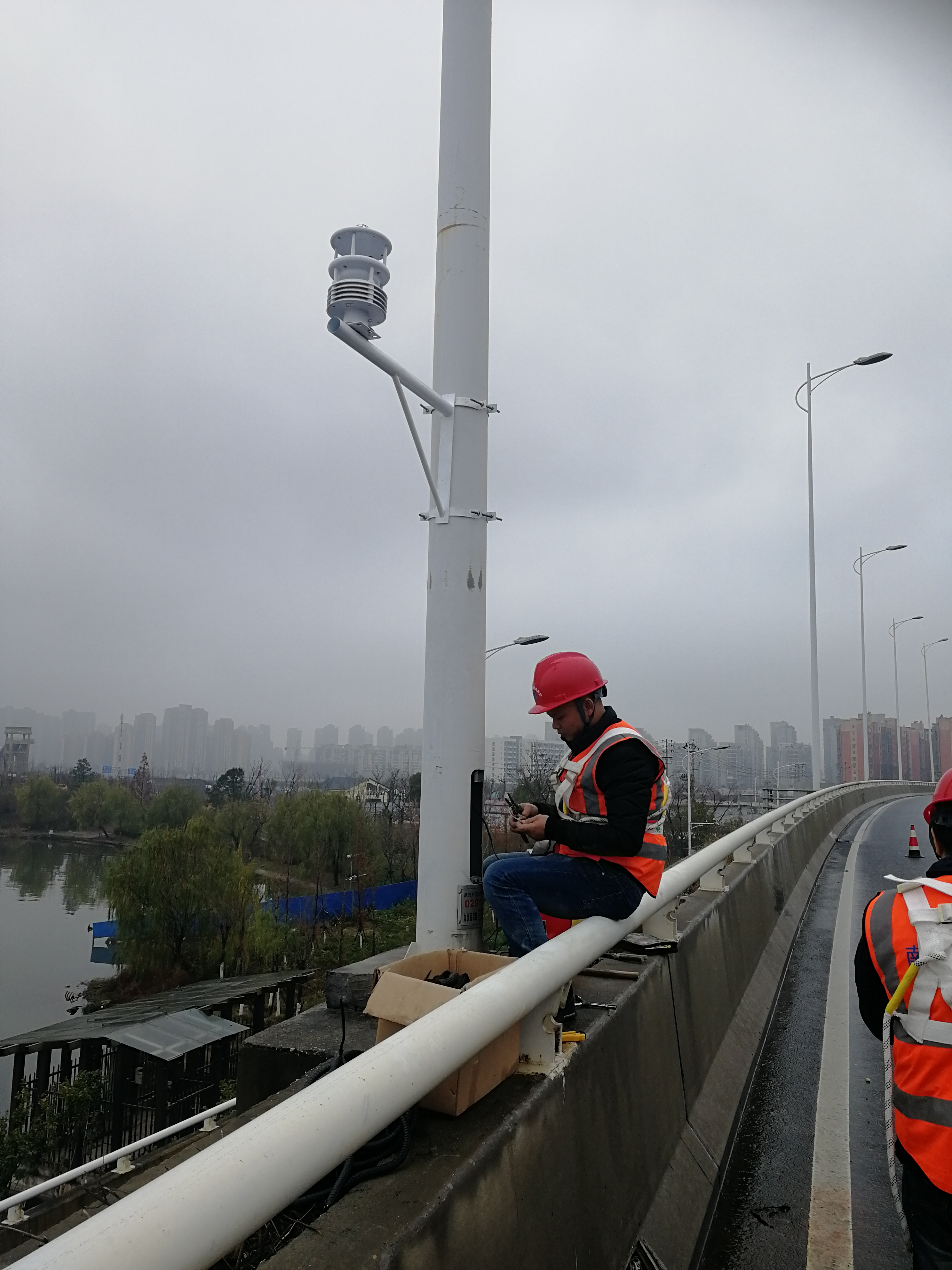 Temperature Humidity Air Pressure and More High Accuracy Compact Weather Station by BGT