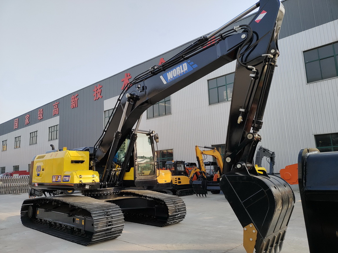 23 Tons Excavator 3.5-5km/H Max Digging Height 9-11m Max Dumping Height 6-8m equal to Komatsu PC200