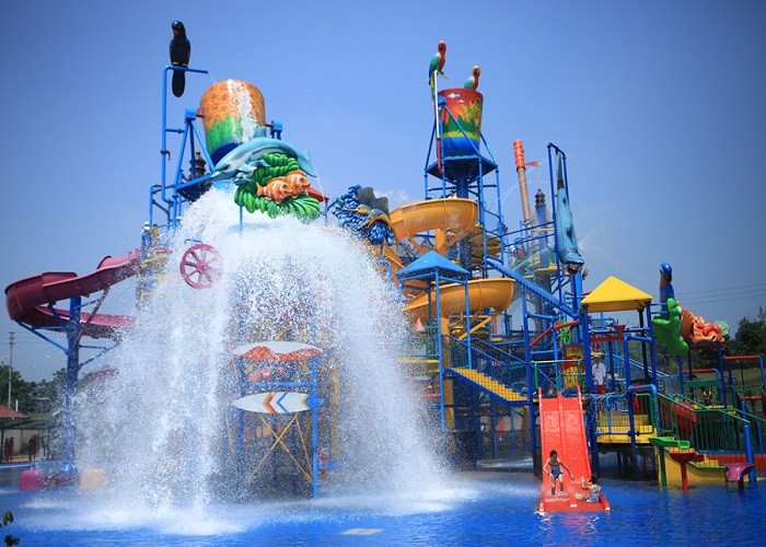 Amusement Playground Swimming Pool Water Slides Park Rides