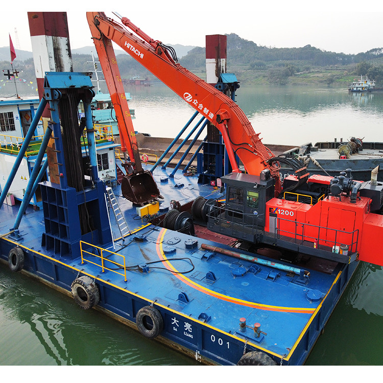 Sandblasting 20 Meters Long Reach Excavator Booms For CAT Hitachi