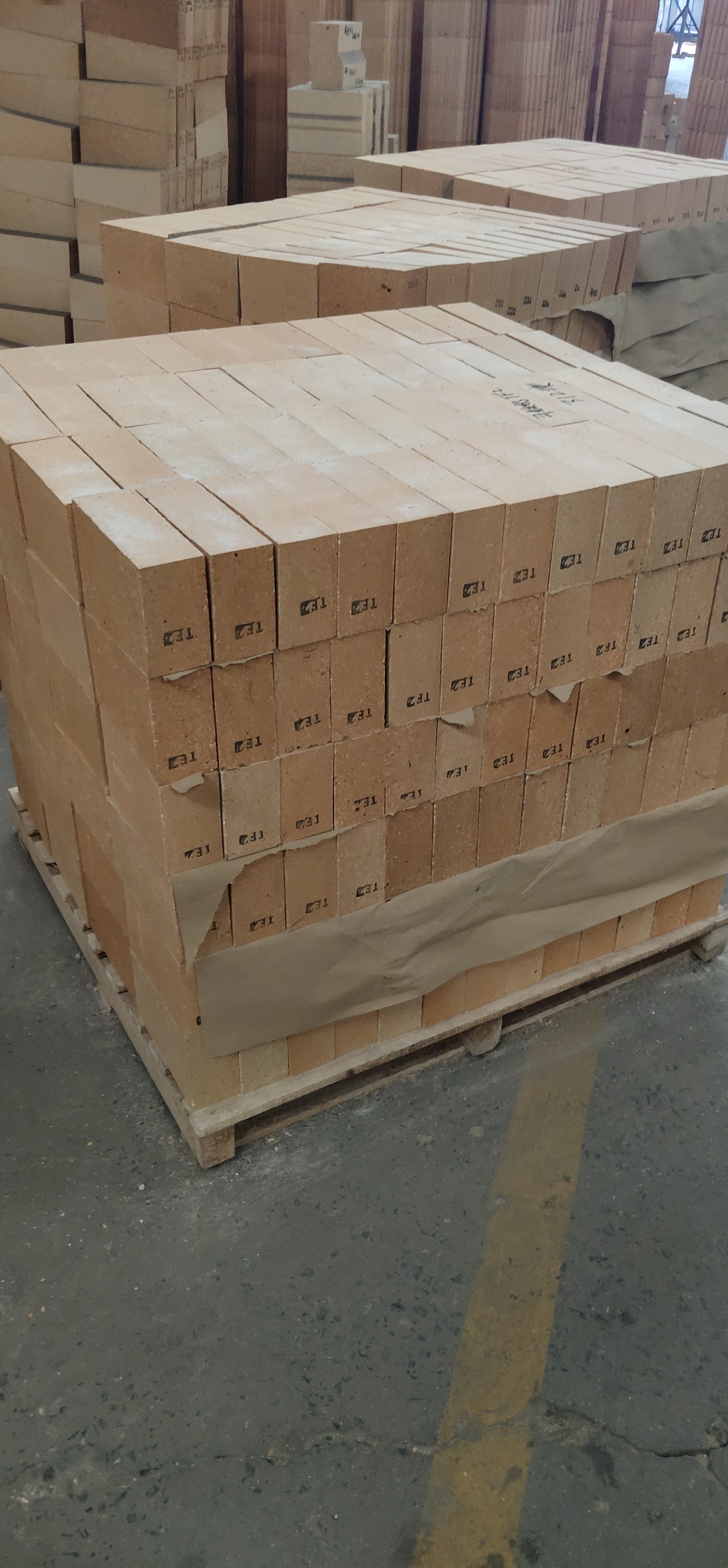 Corundum Refractory Alumina Magnesia Spinel Brick For Industry Furance