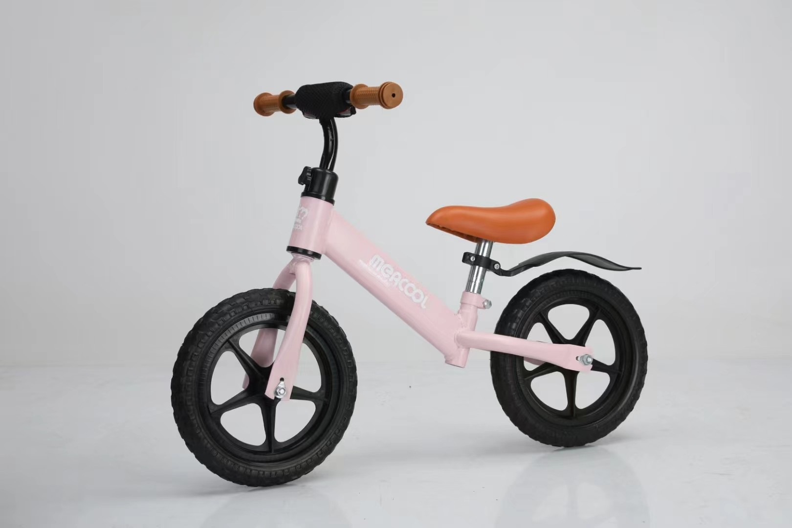 Lightweight Kids No Brake Balance Bike With Air Filled Tires