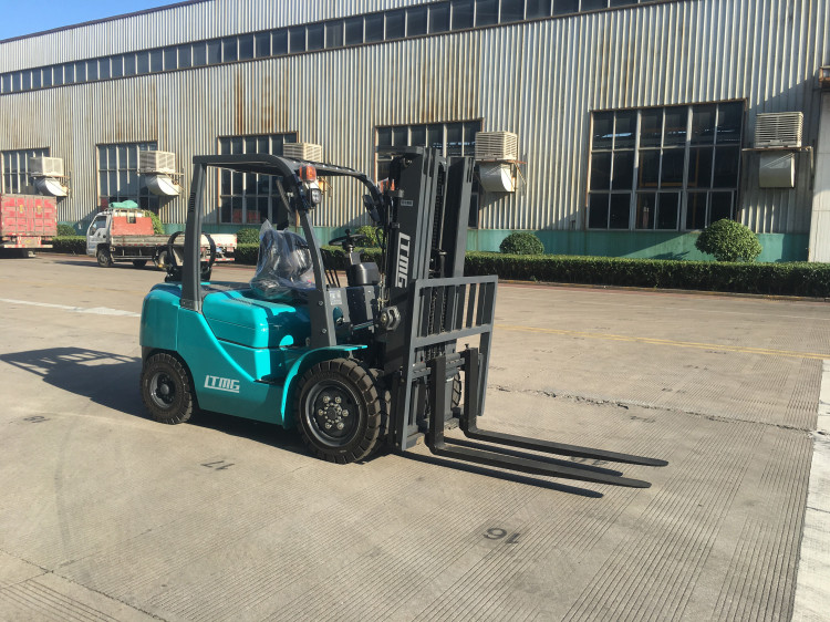 1.5 Ton Small Sit Down Forklifts Gas Powered , Propane Fuel System Forklift