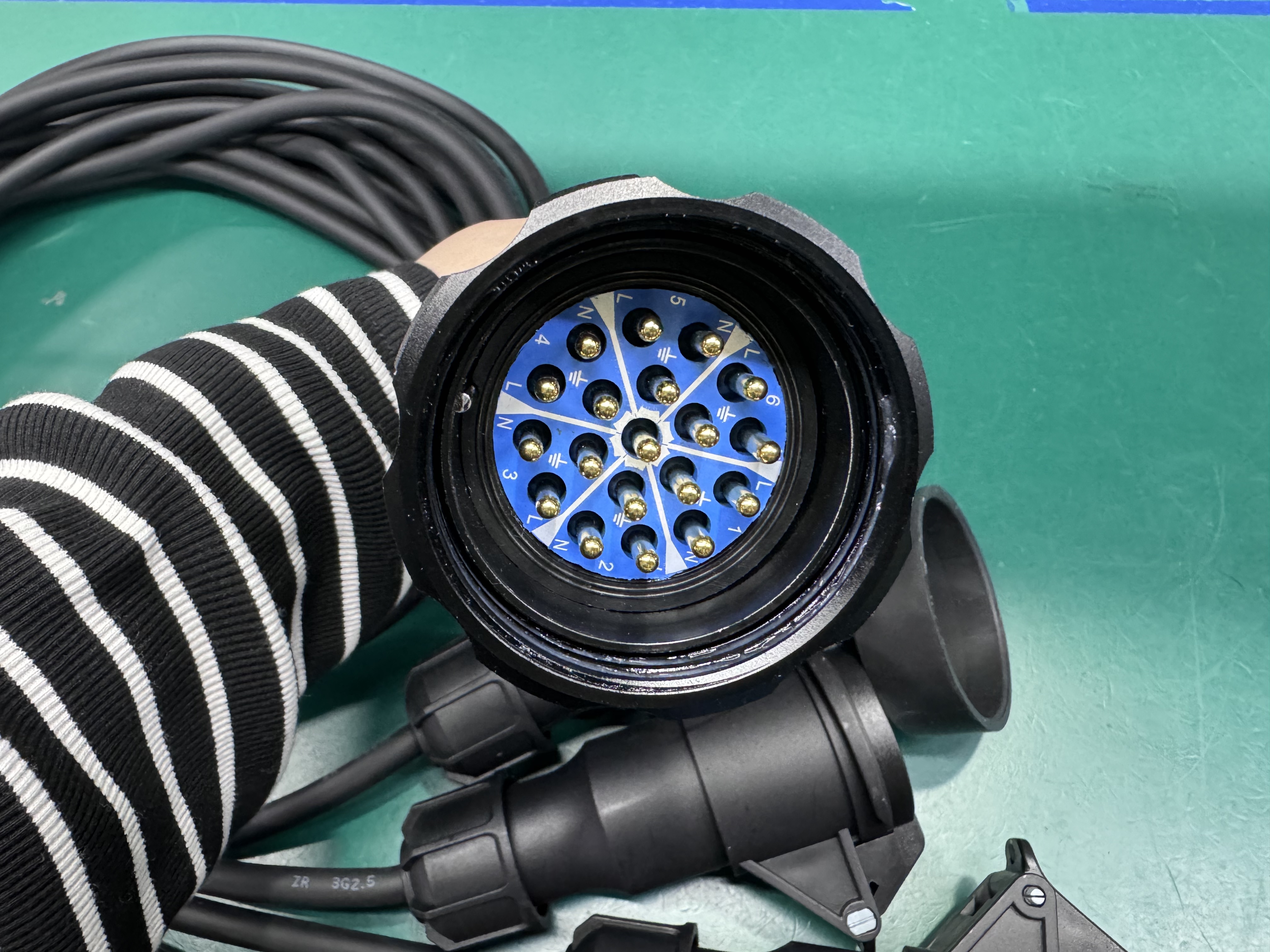 19-Core Male Female Aviation Plug Gold-Plated Copper 20A 19 Pin Socapex Connector for Stage Lighting Waterproof Connector