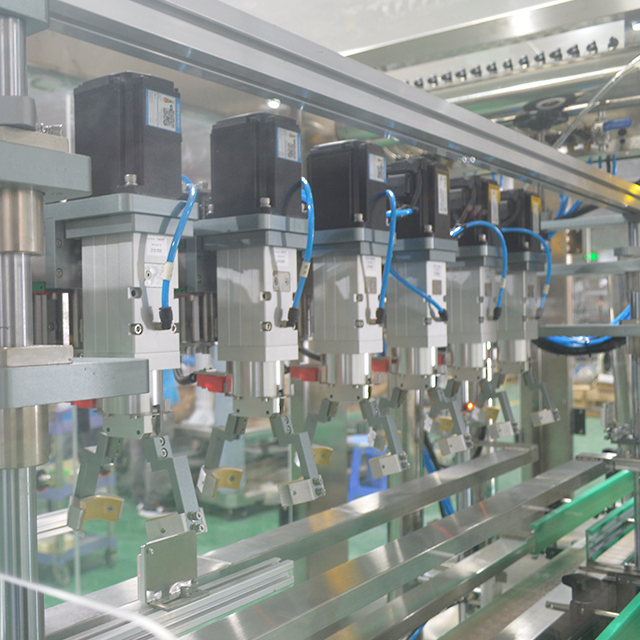 Shampoo Lotion Automatic Bottle Filling Machine 6000 Bottles/hour Production Line Speed
