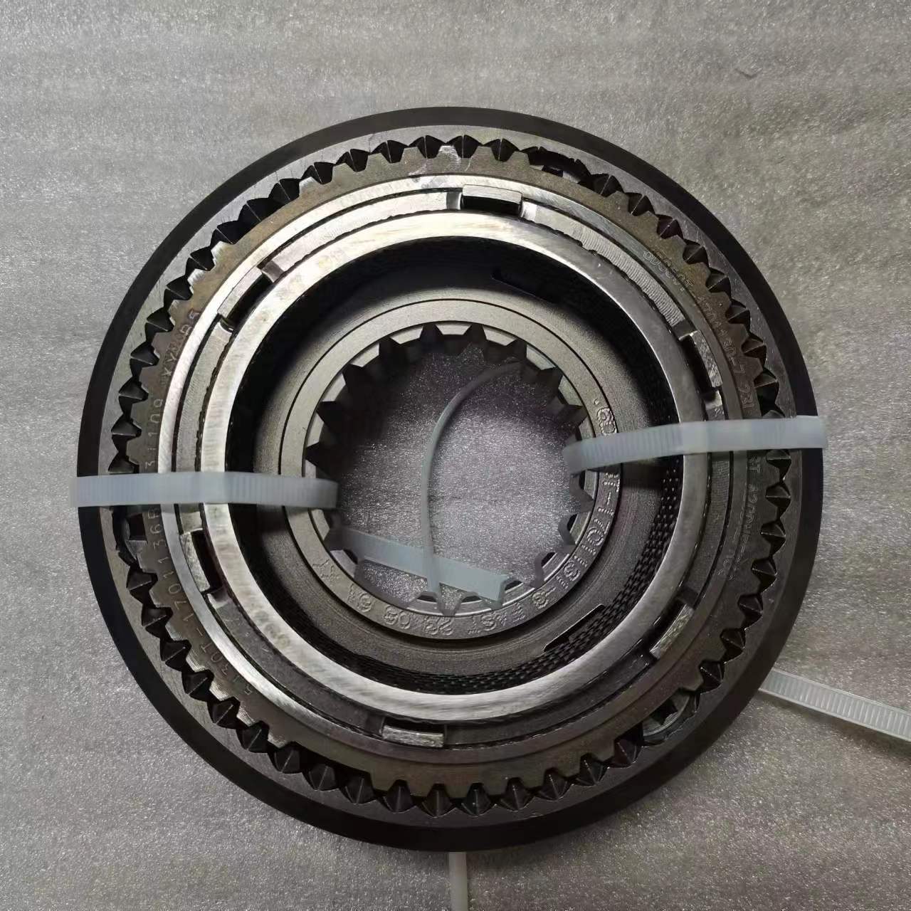 6DS50T-1701130-7 Heavy Duty Truck Transmission 1/2 Gear Synchronizer Assembly for F2000