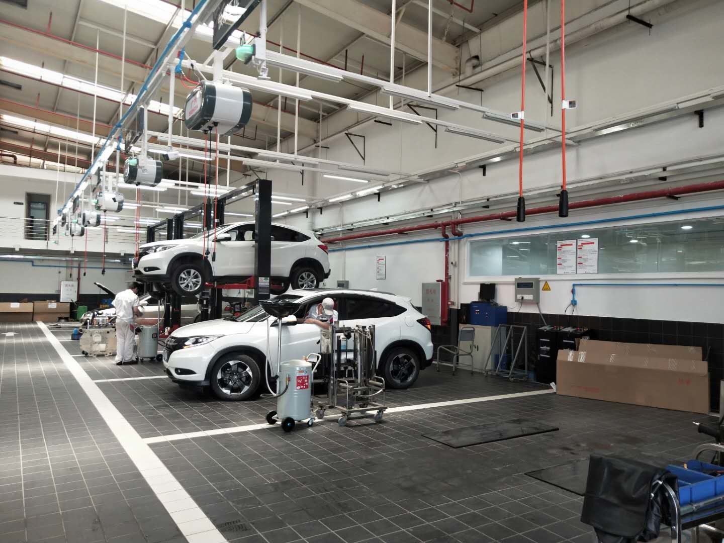 T240M-1 Economical Two Post Car Lift For Small Workshops