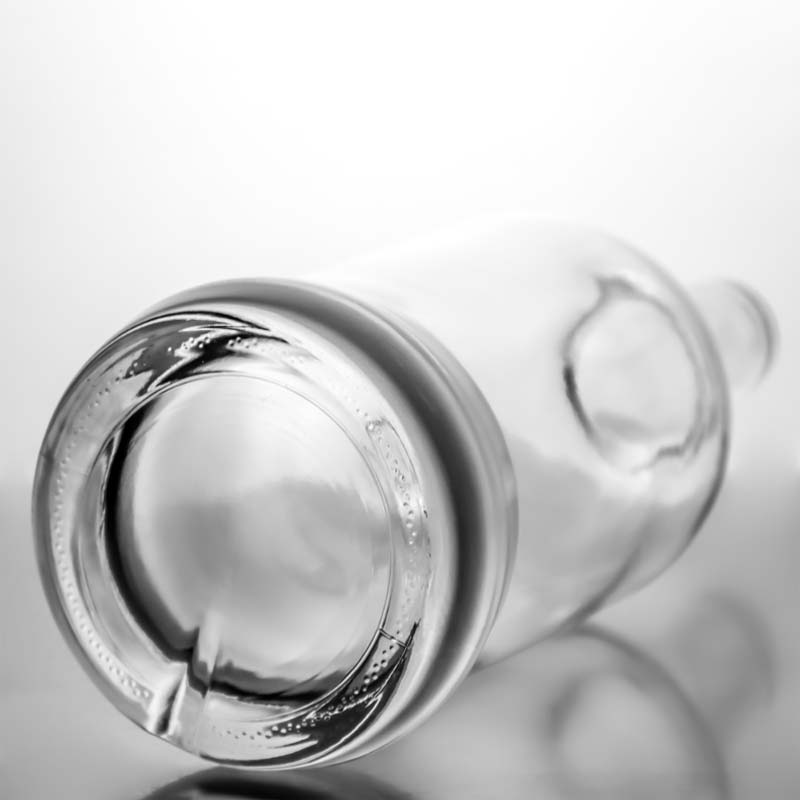 Customized Logo Glass Collar 700ml Round Liquor Bottle for Vodka Brandy Whisky and More