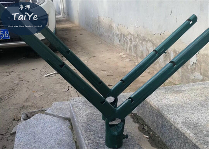  PVC Coated Galvanized Razor Wire Arm Green Color Used On Chain Link Fence Manufactures