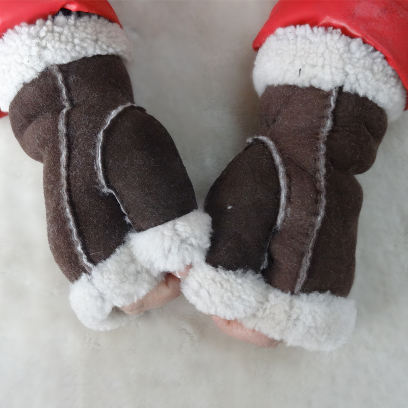 Wholesale sheepskin leather snow mitten gloves in winter