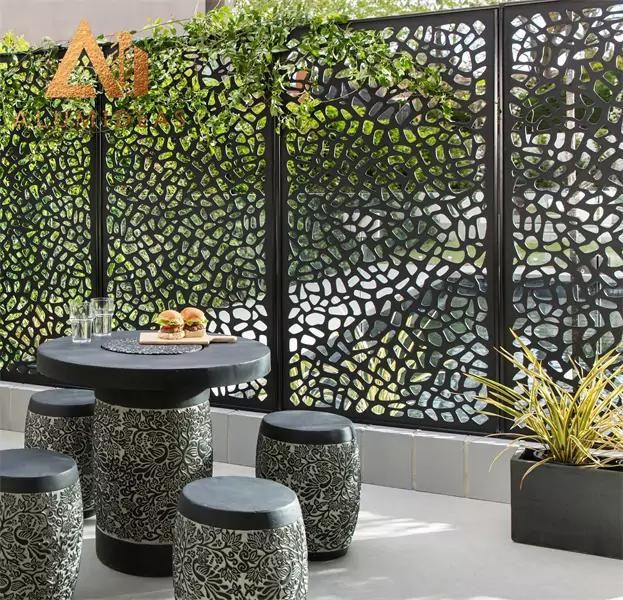 Metal balcony panels