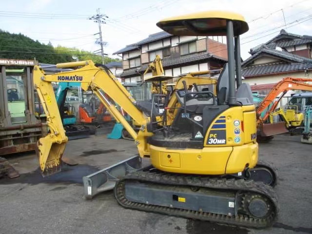 Discounted for Good Condition Komatsu PC 30 Second-Hand Excavator Operating Weight 3197