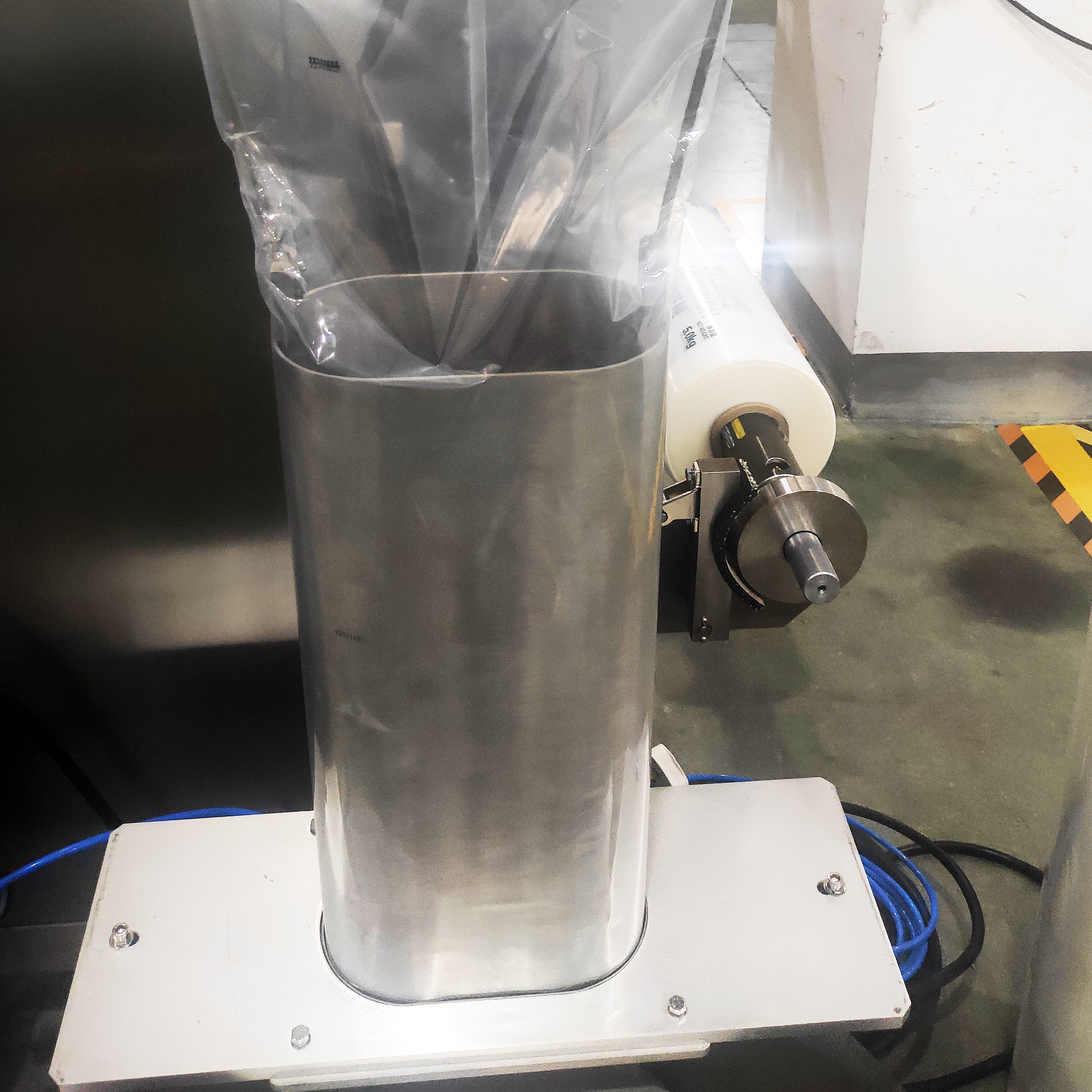 Continuous Automatic Pouch Packaging Manchine SUS304 Centre Seal Pouch Packing Machine