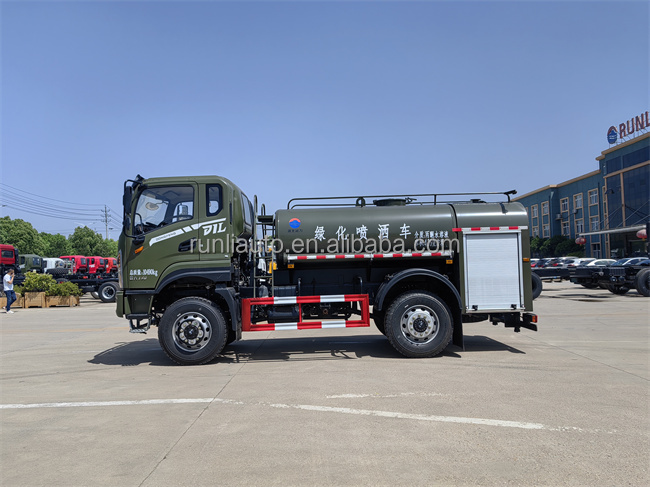 High Quality Dongfeng off Road Water Sprinkler Truck 4x4 Water Tanker Truck