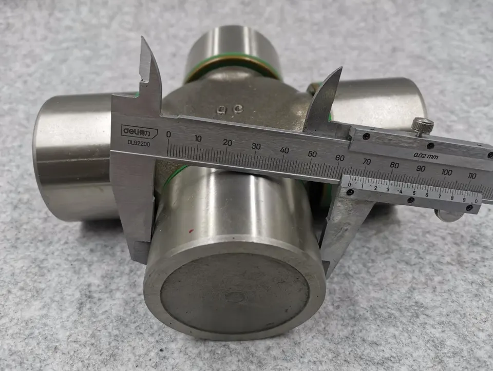 Standard Size 81.39126-6044 Main Shafts for MAN Sinotruk Truck Drive Shaft Universal Joint Pin Cross Drive Shaft Assembly