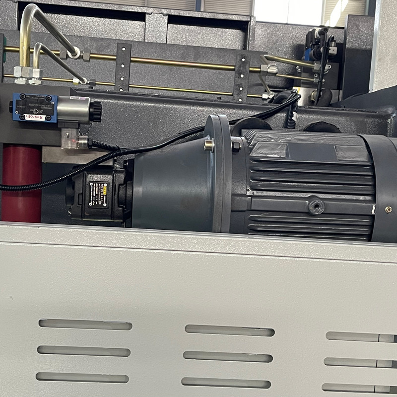 CNC Hydraulic Bending Machine With DELEM D66T Controller And Max. Bending Length 2000mm