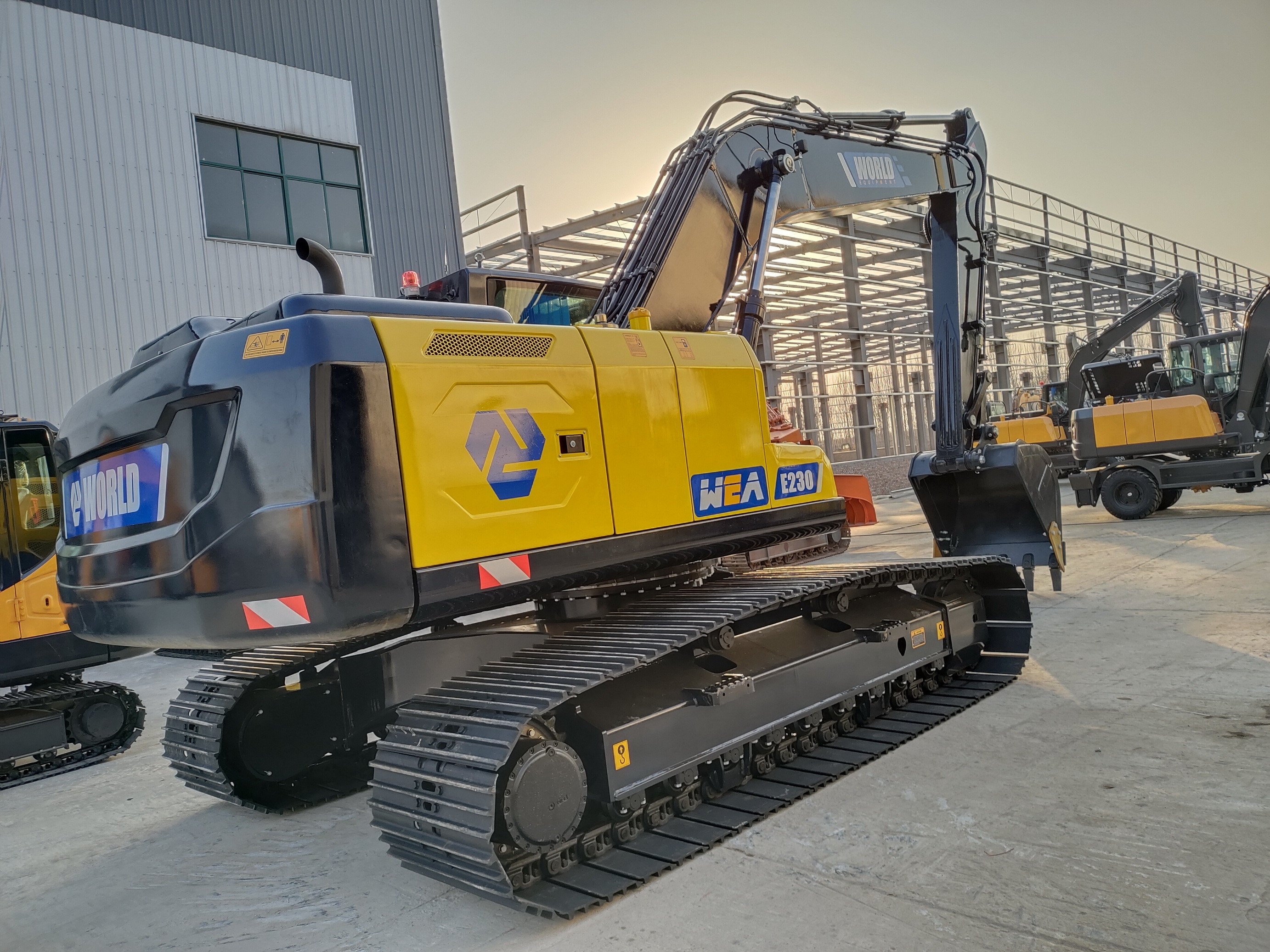 Cummins Engine crawler Excavator With Max. Dumping Distance 3.5-4.5m equal to Komatsu PC200