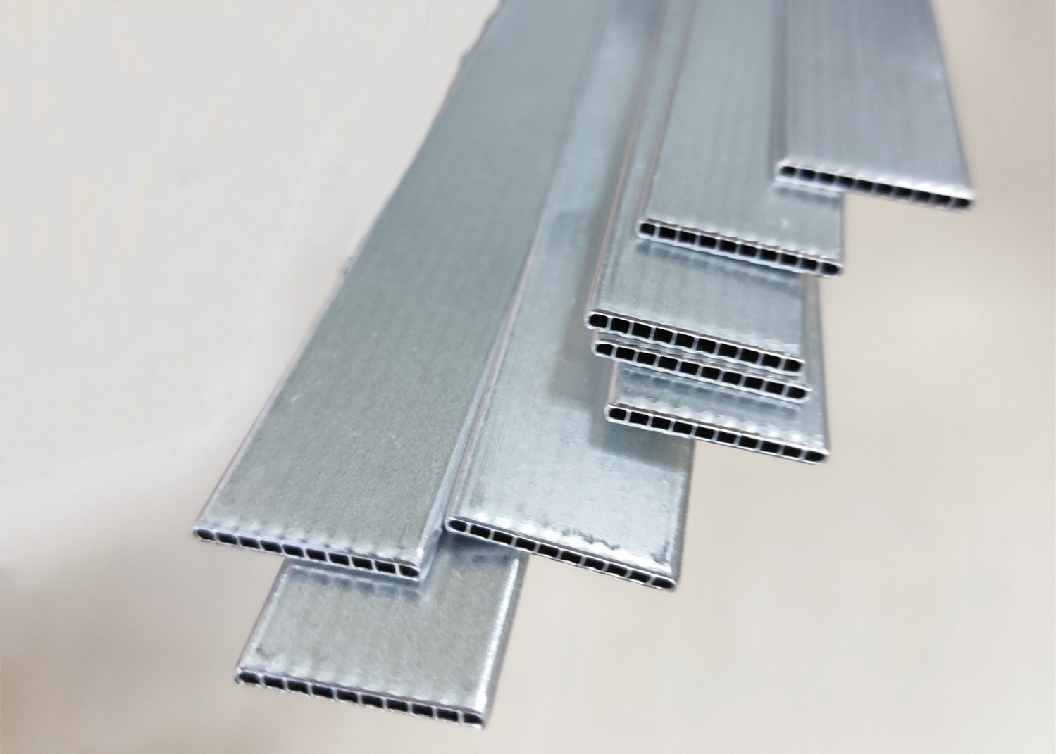 Mill Finish Micro Multi Port Extruded Aluminum Tube O / F / H111 / H112 For Evaporator