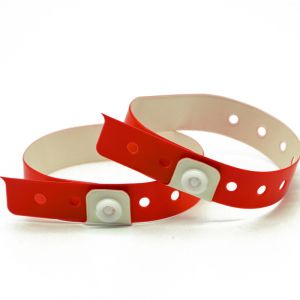 Silk Screen Printed PVC Wristbands Stand Out from the Crowd with Waterproofness