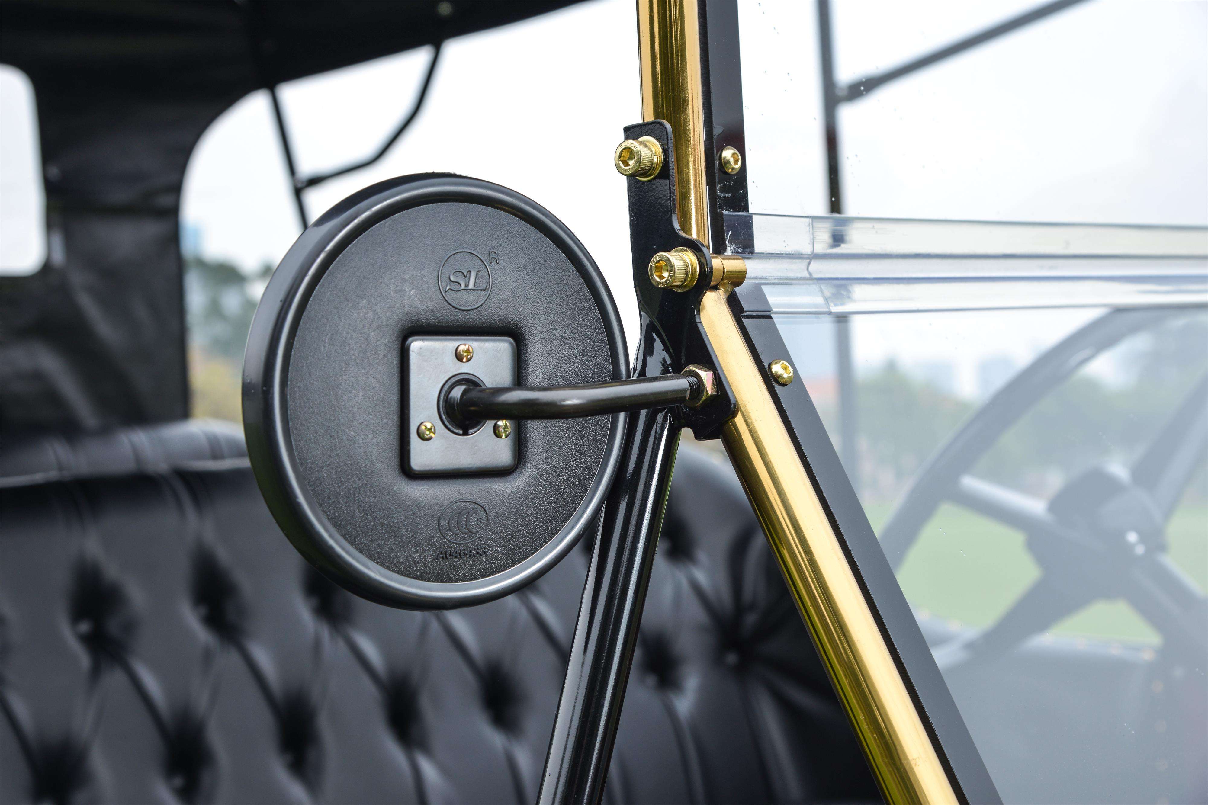 Attraction using 8 Seater Electric Classic Cars With 5KW AC Motor CE Certificate