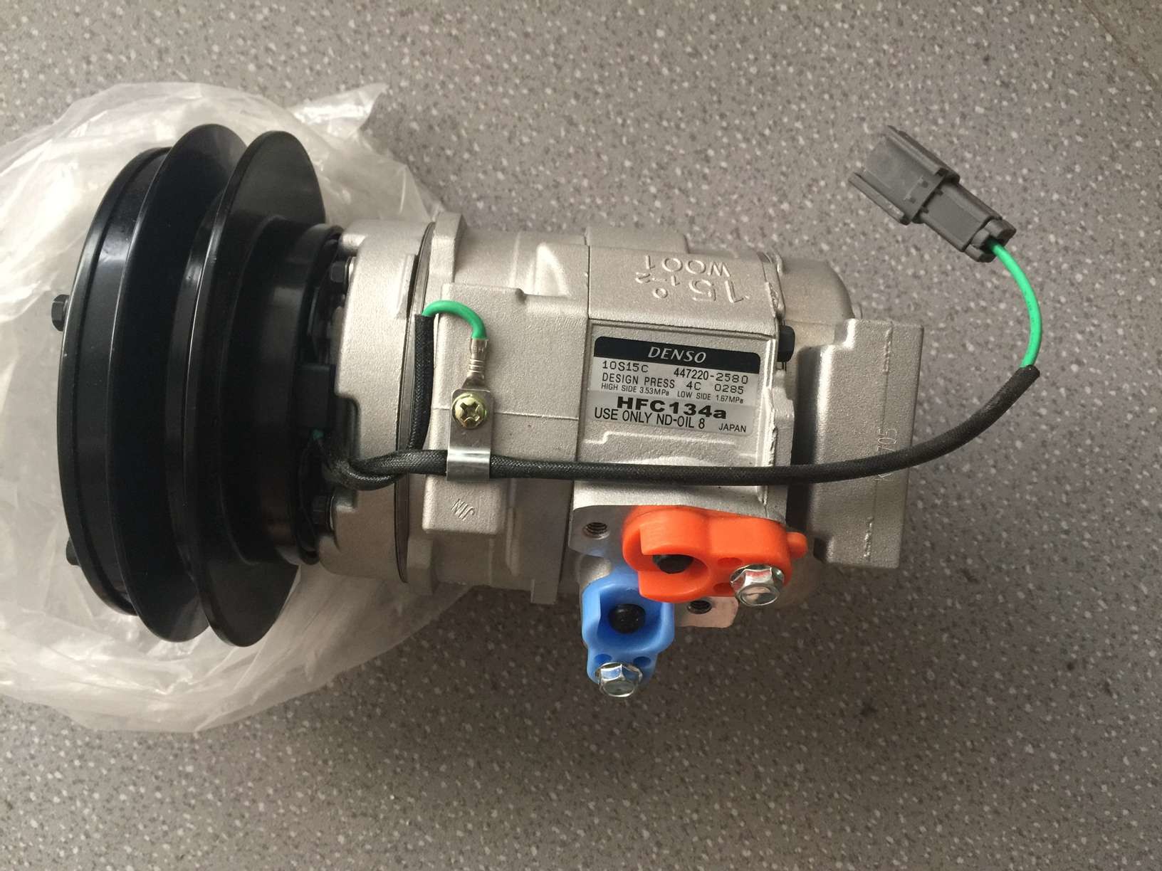 part No. : 20Y-979-6121 Compressor Assembly use for komatsu excavator pc200-7 pc220-7 pc2000-8 AIR CONDITIONER