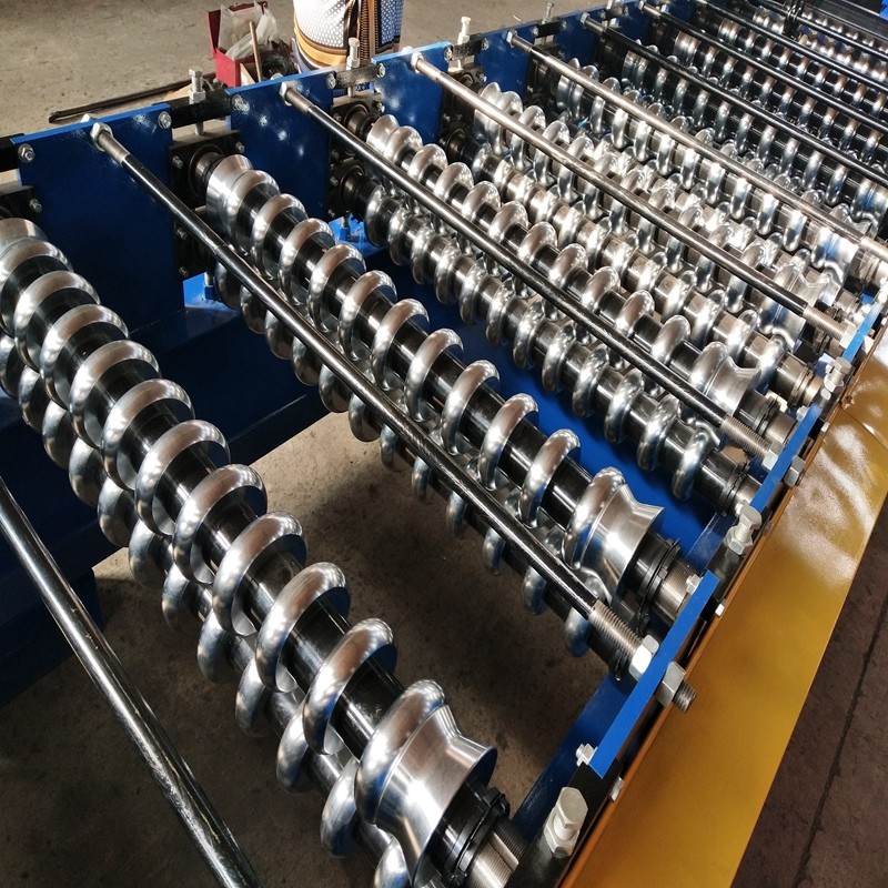 Easy Operate Corrugated Roll Forming Machine / Corrugated Roofing Sheet Making Machine