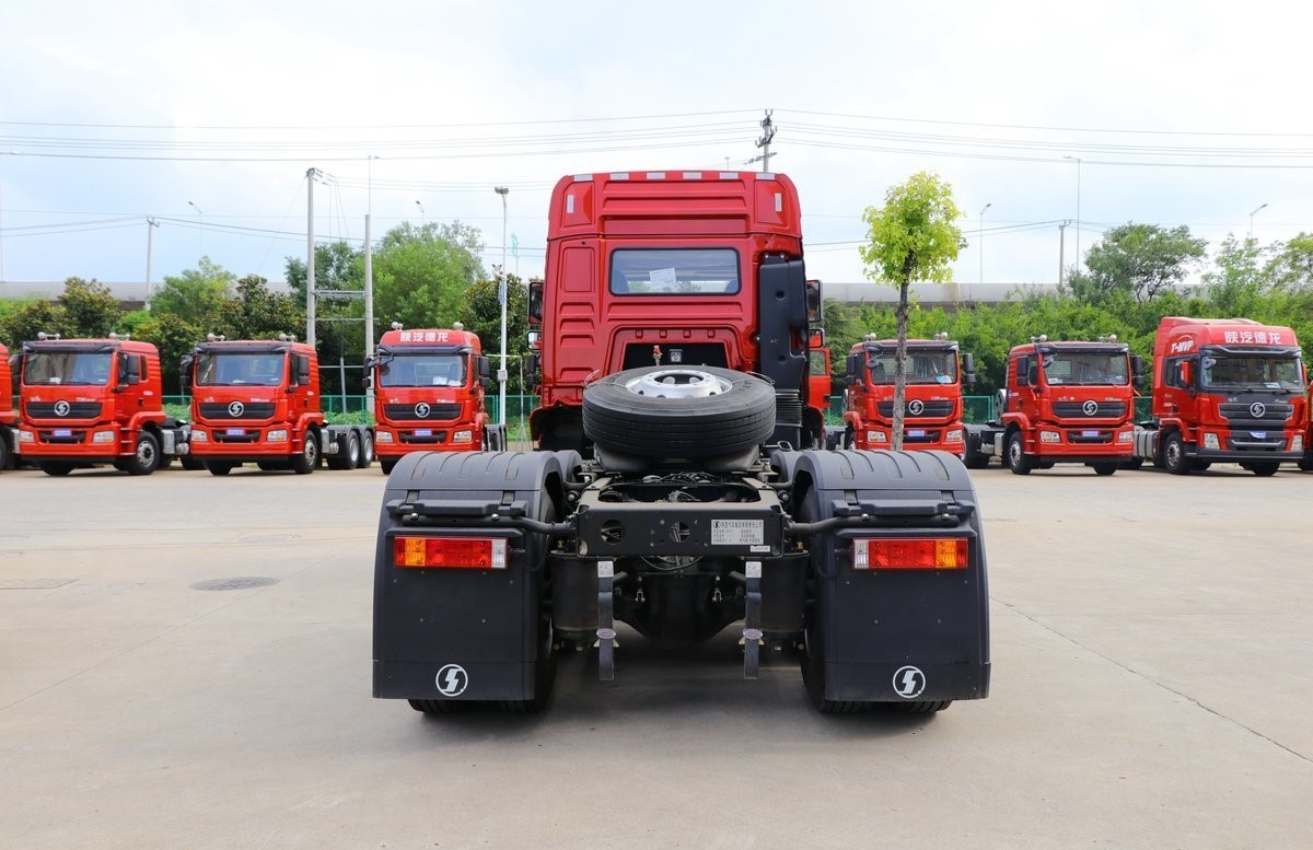 Express Transport Truck M3000 Shacman Tractor Truck Diesel Engine