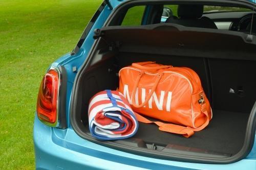 Grid Non Toxic PVC Non Slip Mat 550g Car Boot Non Slip Plastic Mat Anti Slip Pvc