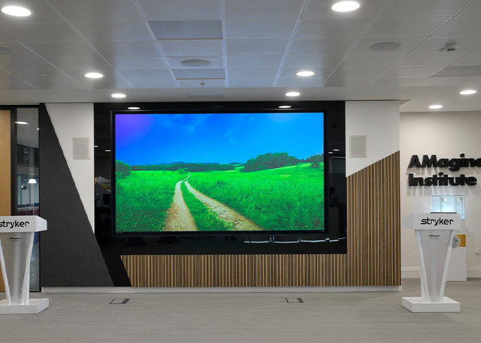 IP30 Seamless Video Wall High Brightness P1.8 P2.5 P3 Thinner Panel