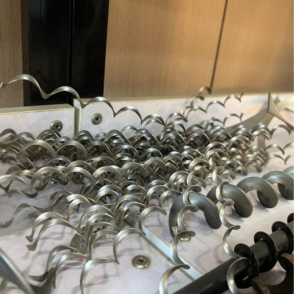 Quality Easy Operation Screw Conveyor Heavy-Duty Manganese Steel Spiral Conveyor Blade Stainless Steel Construction / Mining Transfer Equipment Replacement Parts for sale
