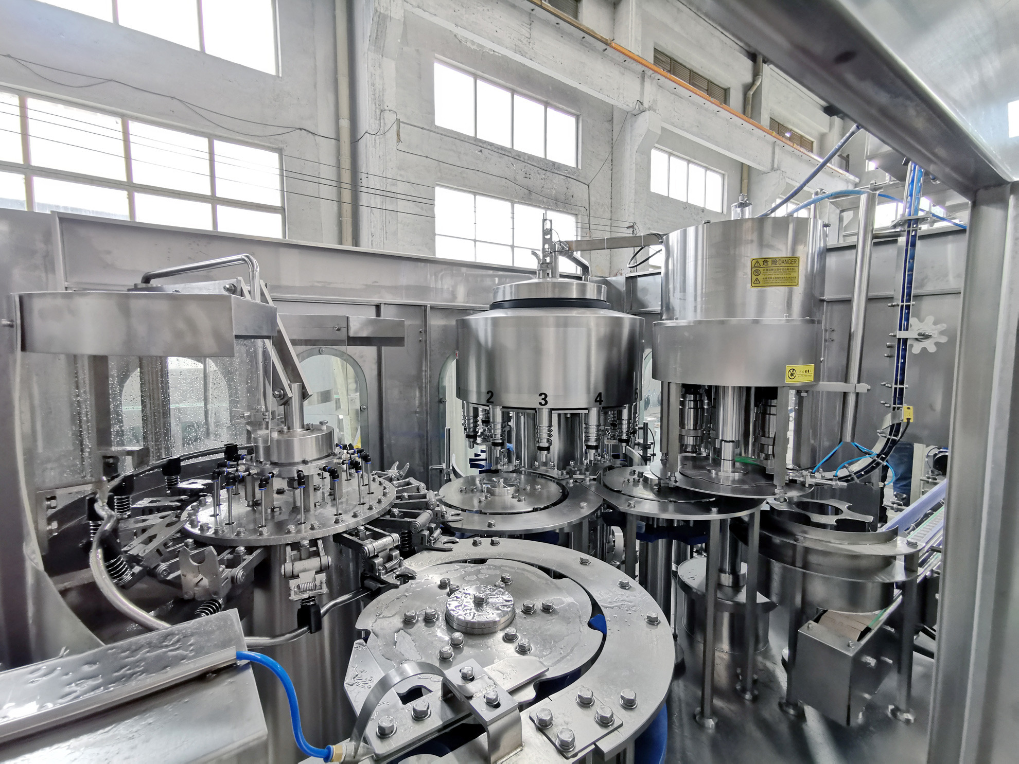 SS304 60bpm Mineral Water Pet Bottle Filling Machine