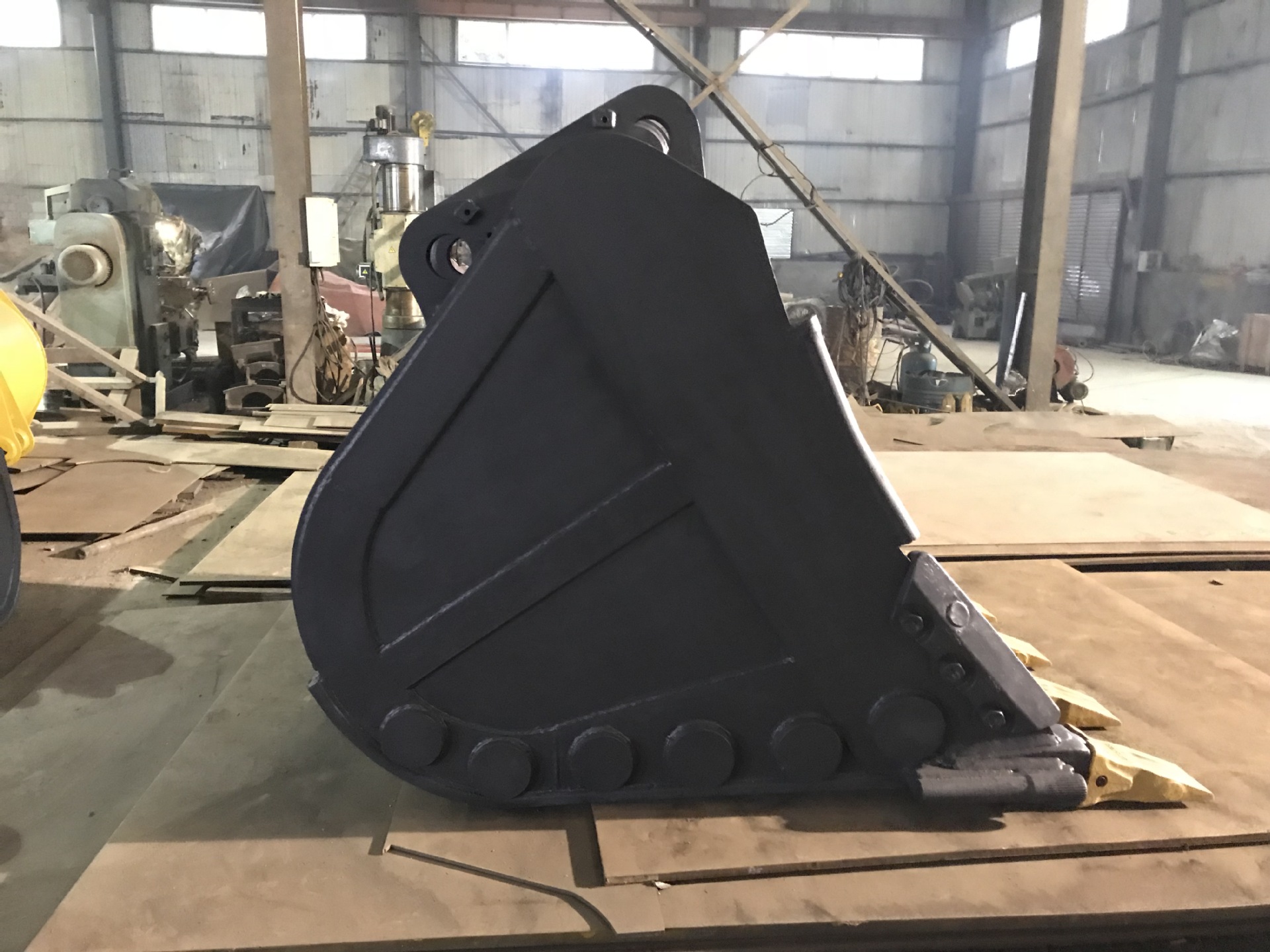 Excavator Heavy Duty Rock Digging Bucket Q355B For 20T - 100T Excavator Backhoe