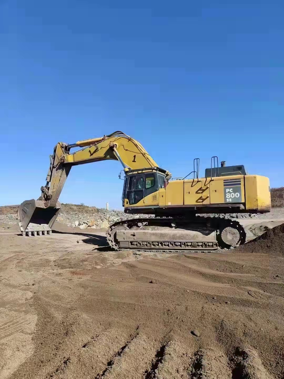 Second Hand Komatsu PC800 Excavator 80 Ton Crawler Digger with Buckets