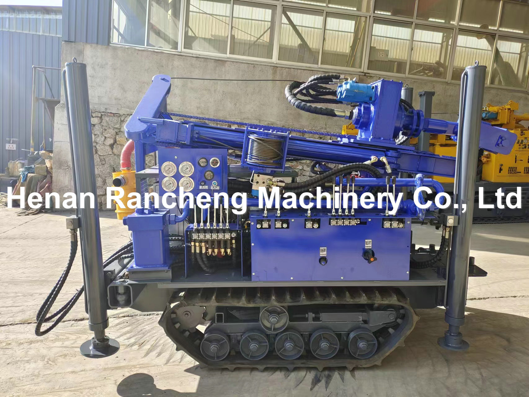 180m Depth Water Well Drilling Machine 77.3KW Engine Crawler Water Well Drilling Rig