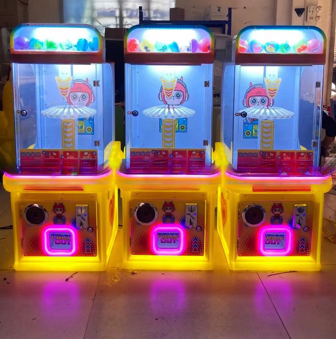 Dreamland Original Design Kids Clip Gift Machine Coin Operated Children Clamp Prize Game Machine